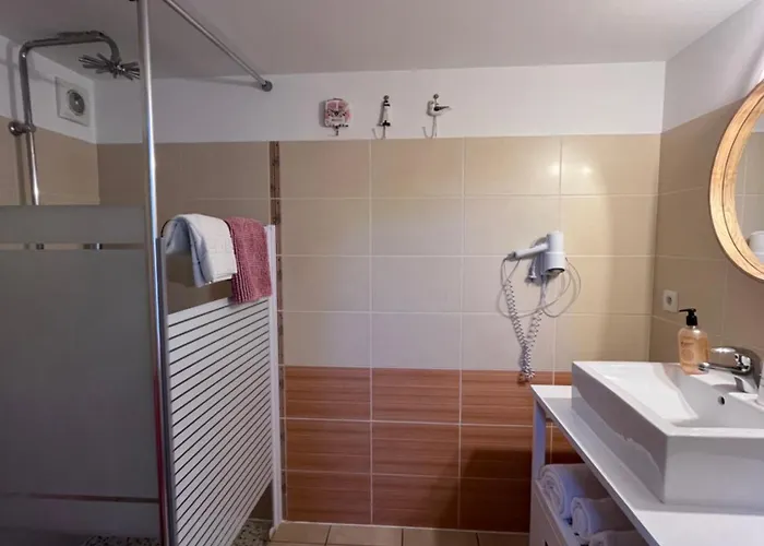 Oda ve Kahvaltı La Herbert A